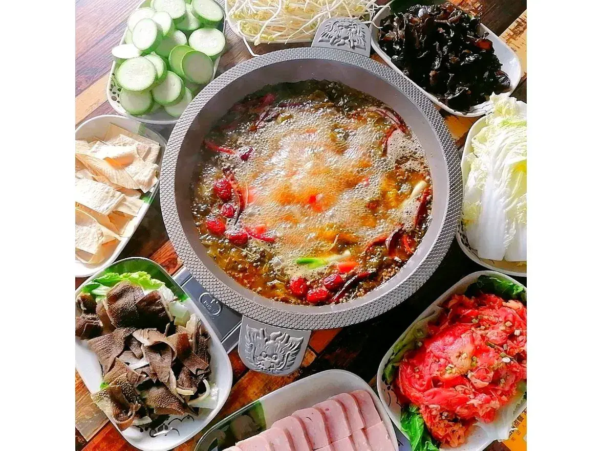 鸿福酸菜牛肉火锅(呈贡老县城店)