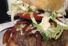 Melt Gourmet Cheeseburgers美食图片