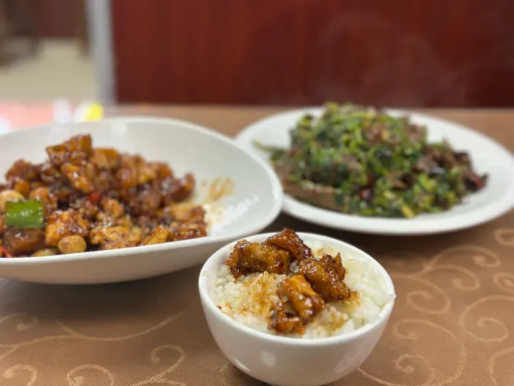 阳紫美妆(兴义里店)