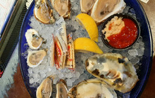 Shucks Fish House & Oyster Bar餐厅图片