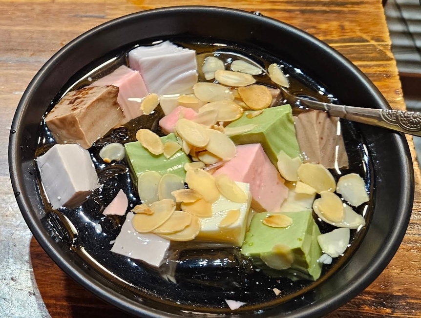 Chè 4 Mùa Hàng Cân餐厅图片