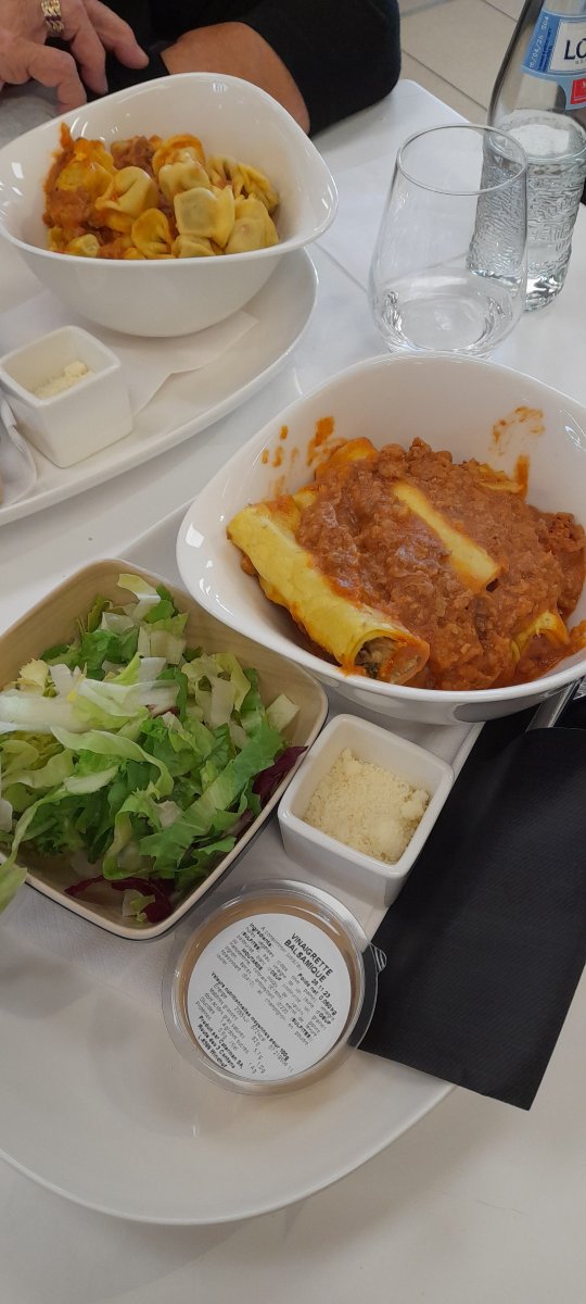 Bistro Black & White餐厅图片