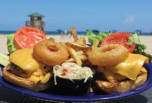 Two Drunken Goats Beach Cantina美食图片