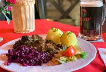 Zum hauenden Schwein美食图片