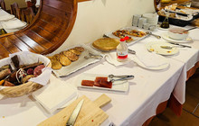 Hotel Rutllan Restaurant餐厅图片
