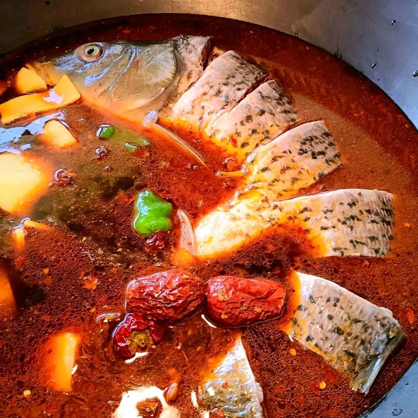 百姓锅台转铁锅炖鱼美食图片