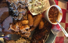 Phil's Bar-B-Que Pit餐厅图片