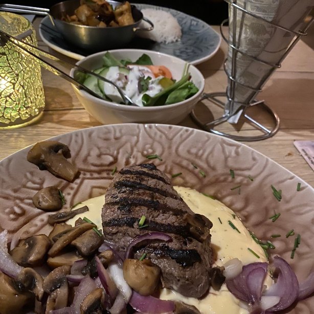Luch & Eetcafe de Steenhoeve & Hotel 't Trefpunr