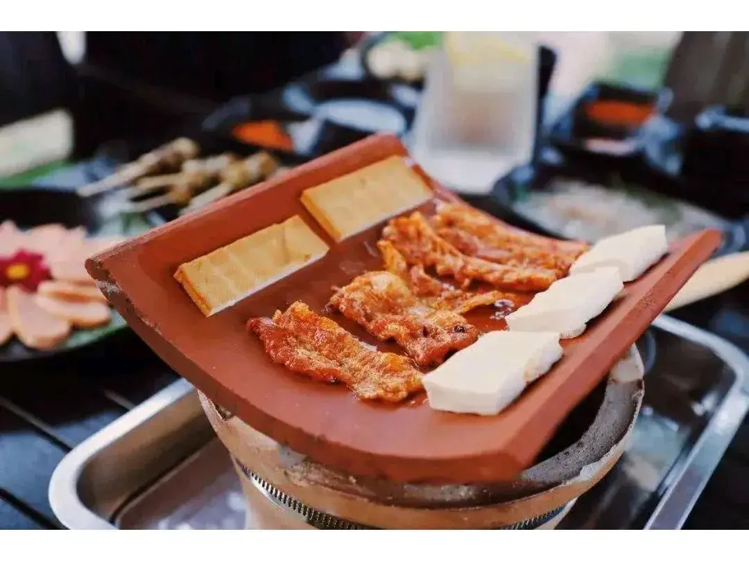 玉泉小酒馆瓦片烤肉(食品公司沿街楼店)