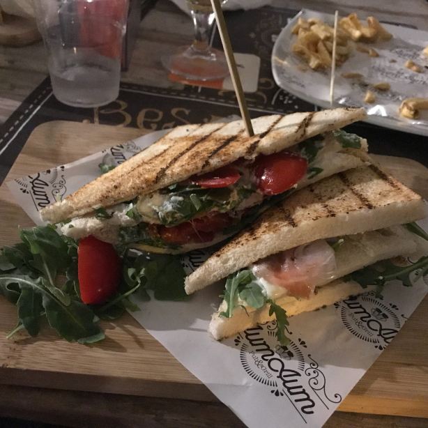 Aum Aum Pub&Grill餐厅图片