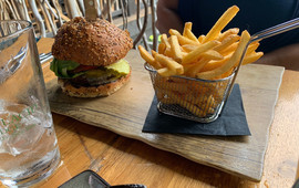 Maggie's Pub
