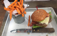 Shady's Burgers & Brewhaha餐厅图片