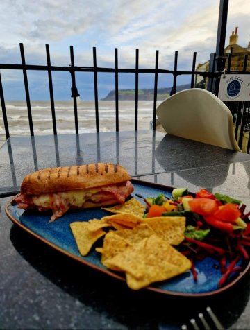 Swell Cafe Bar