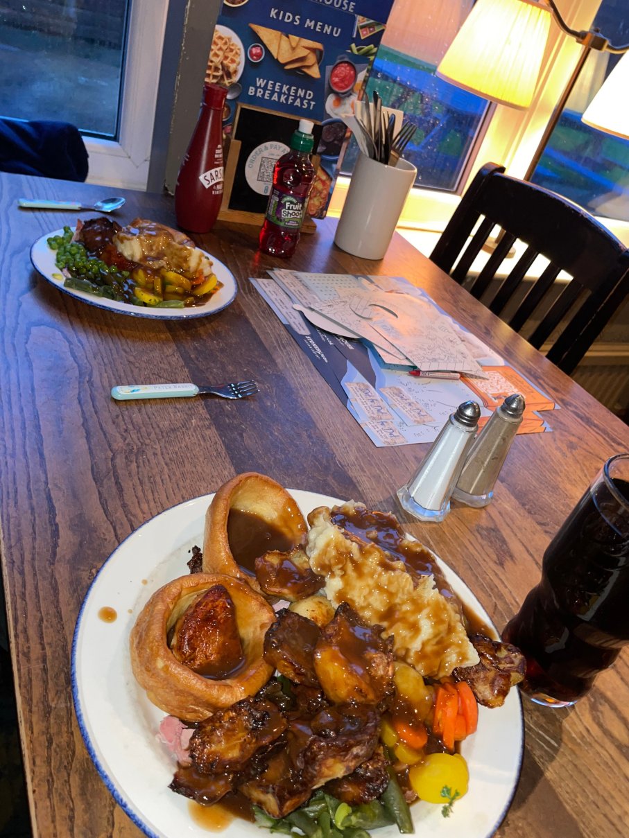 Astley Arms Stonehouse Pizza & Carvery