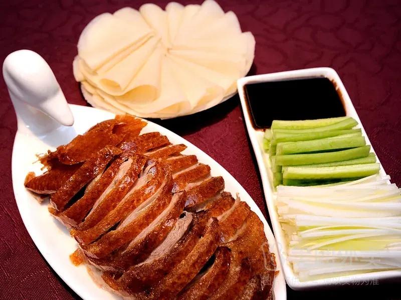 张记老北京果木烤鸭美食图片