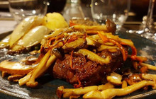 Onder Den Toren餐厅图片