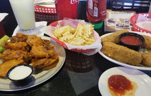 Pluckers Wing Bar餐厅图片