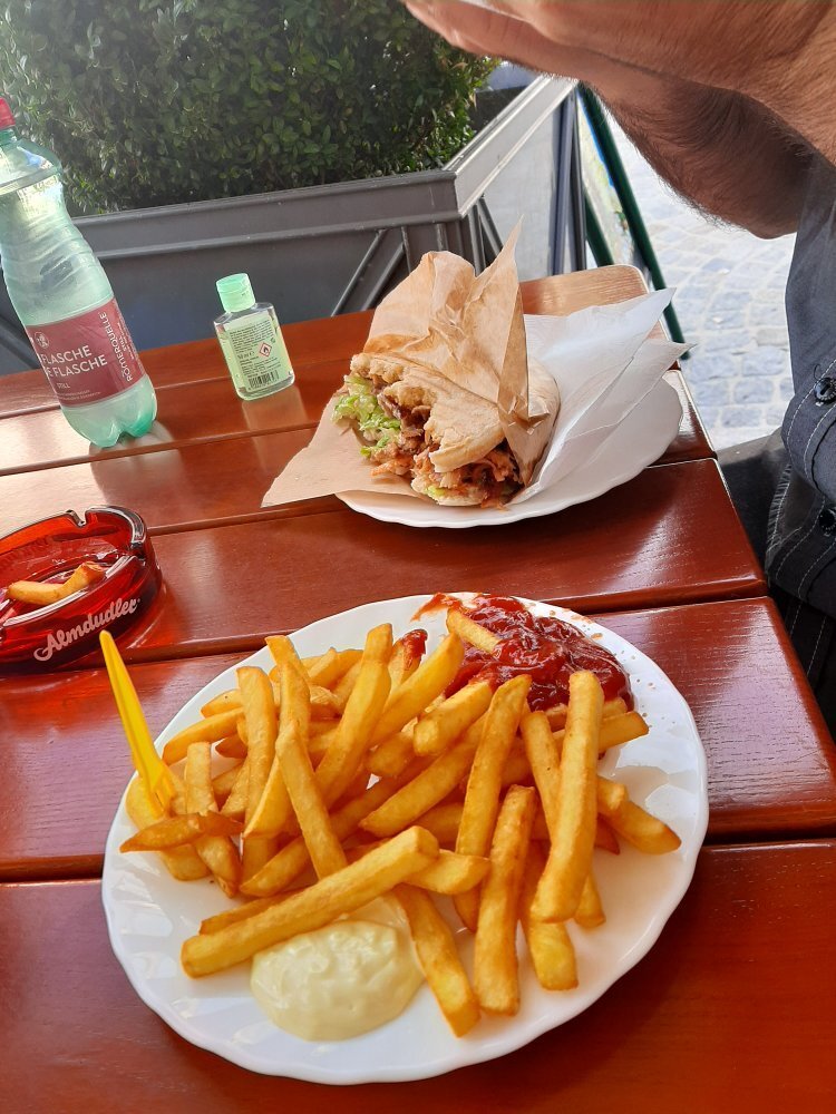 Mecki's Pizza and Kebab