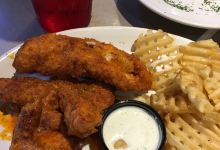 Pluckers Wing Bar美食图片