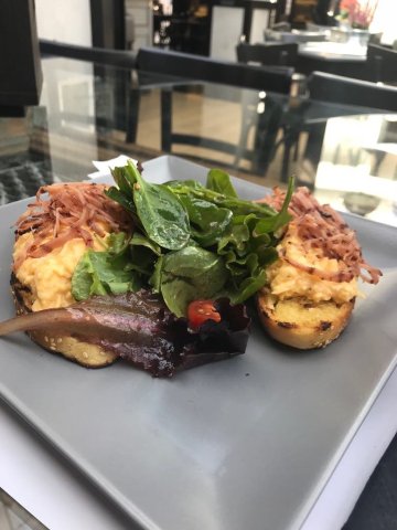 E Bar-Restaurant