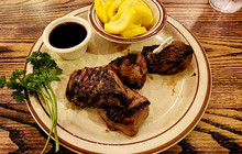 The Steakhouse餐厅图片