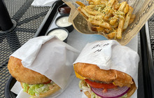Famous Burgers & Brew餐厅图片