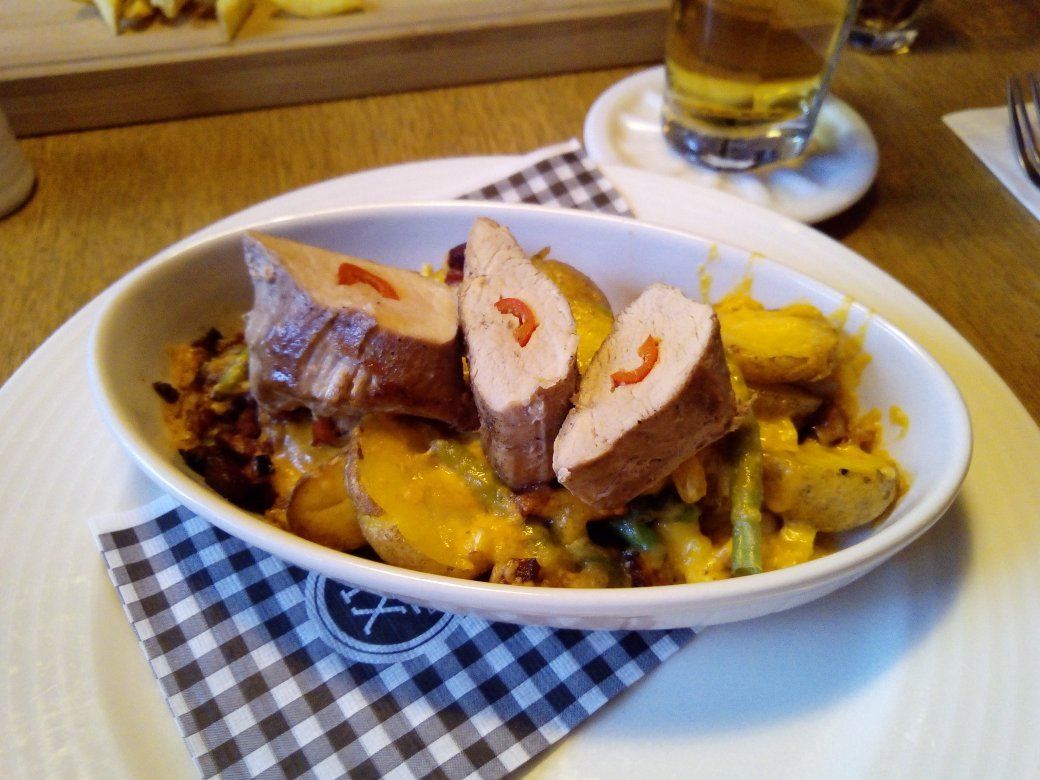 XL Restaurant Grill & Bar