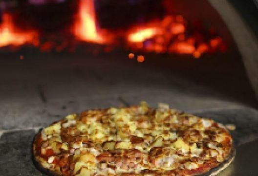 The Cave Wood Fired Pizza Bar美食图片
