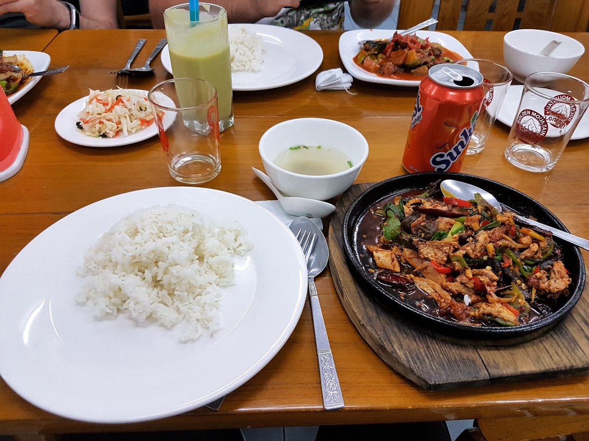 Mandalay Restaurant မန္တ​လေး ပန်းသေးစားသောက်ဆိုင်
