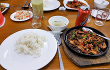 Mandalay Restaurant မန္တ​လေး ပန်းသေးစားသောက်ဆိုင်餐厅图片