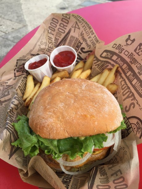 Teddy's Bigger Burger