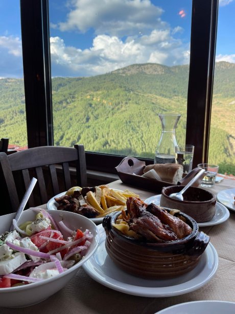 To Archontiko(view of pindos)