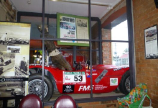 Cheqered Flag Bistro美食图片