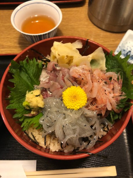 Local Sushi & Uogashi Set Meal Restaurant Kamome-maru