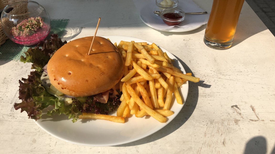 Hipo 15, Wirtshaus