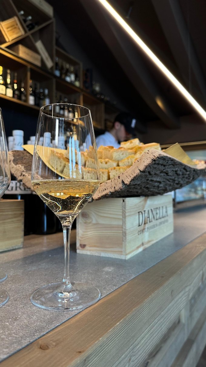 The Hut, Wine Food & Wood