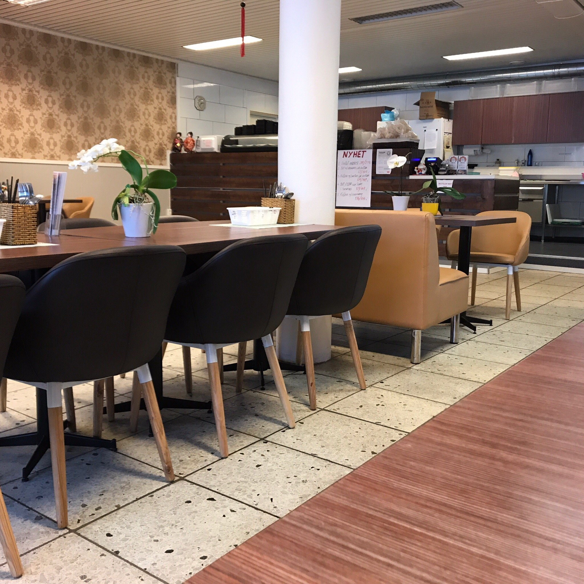 Momiji Sushi Wok & Bar