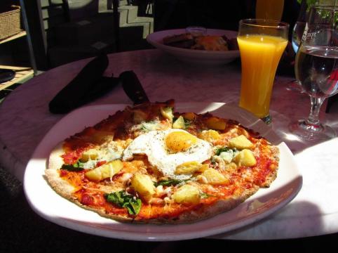 Spinnakers Brewpub and Guesthouses