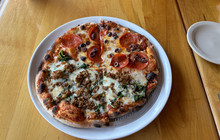 Mi Famiglia Wood Oven Pizzeria餐厅图片