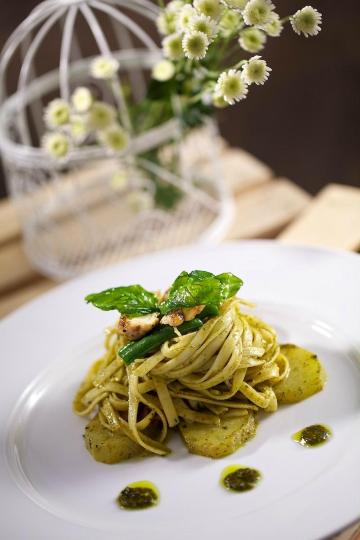 Beehive Cafe & Eatery