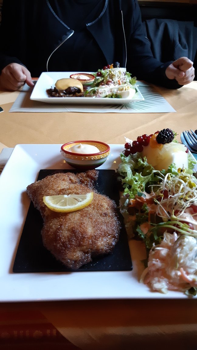 Bruin Cafe de Zonnewijzer