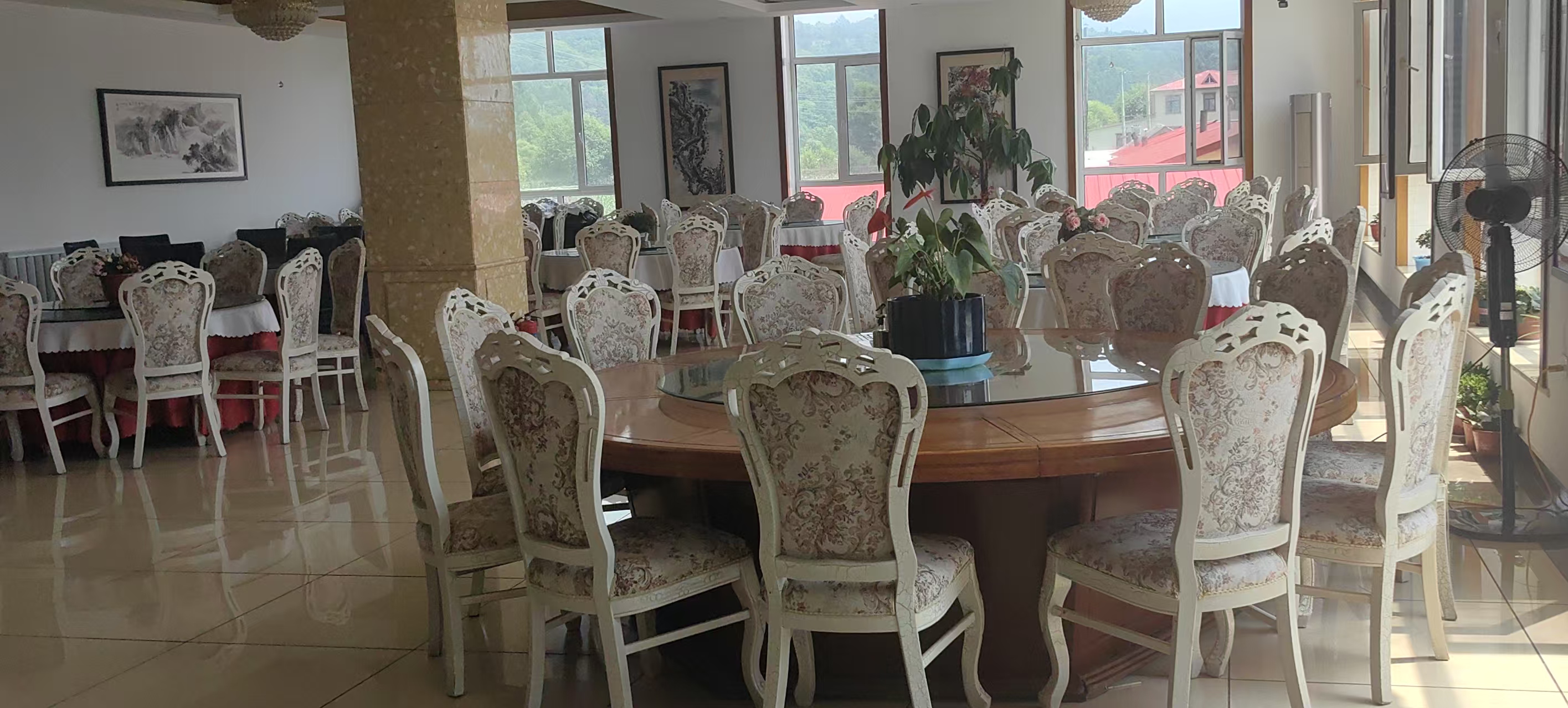 雪乡东方假日酒店·东北家常菜铁锅炖餐厅图片