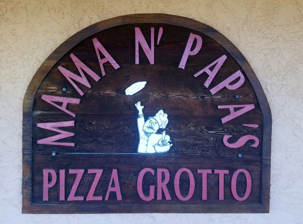 Mama 'n Papa's Pizza Grotto