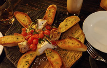 The Red Mountain Bar and Grill餐厅图片
