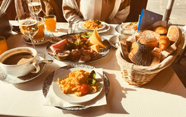 Les Deux Messieurs - Café, Boulangerie, Bistro