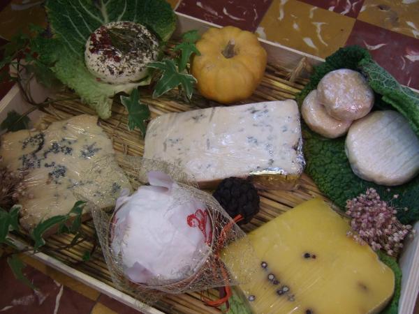 Les Papilles Cave a Vins et Fromages