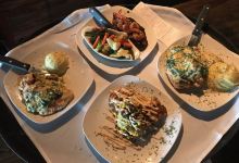 Norma Jean's Sport Bar & Grill Room美食图片
