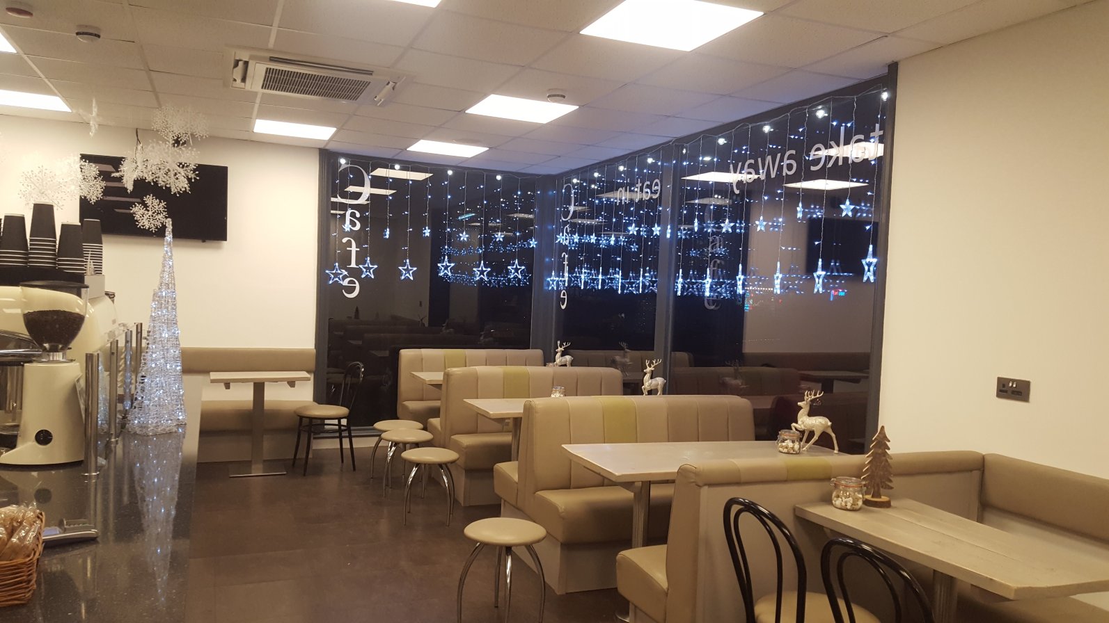 The Bluebird Cafe on the Bay