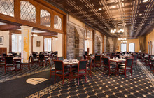 MacArthur's Riverview Restaurant餐厅图片
