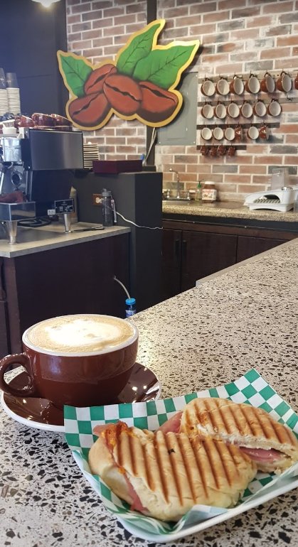 El Jardin Cafe y Bistro